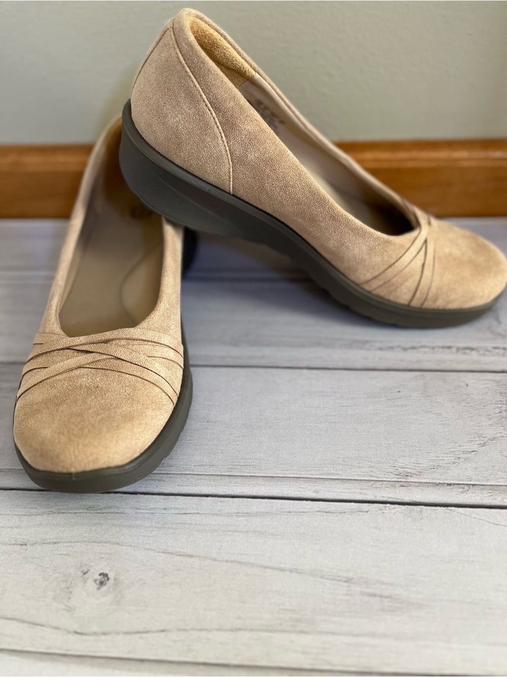 Women’s B Zees goody beige slip on wedge ballet flats loafer. Size 11